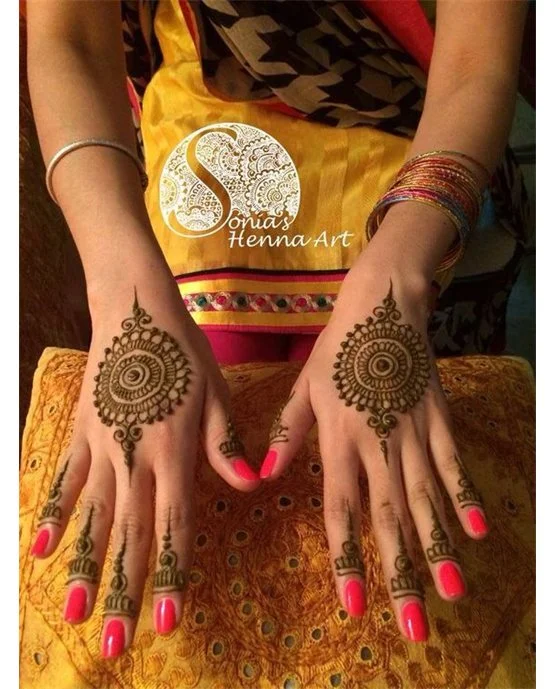 Artistic Cluster Placement On Back Hand Mehndi Design
